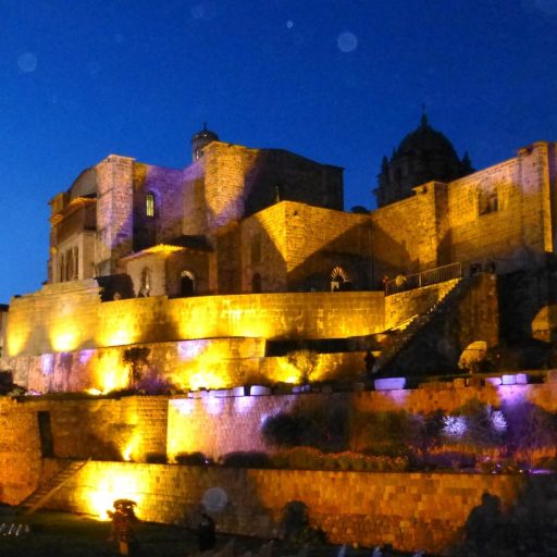 0601201692348-qoricancha con luces