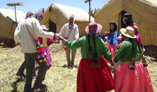 11282016180805-vestimenta-isla-uros-puno-peru