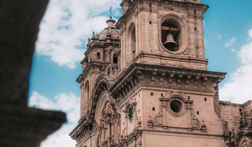 DIA 1 Llegada y Recepción en el aeropuerto de Cusco.