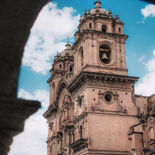 DIA 1 Llegada y Recepción en el aeropuerto de Cusco.